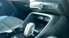 Volvo Xc40 2.0 T4 R DESIGN Pro 5dr Geartronic Petrol Estate